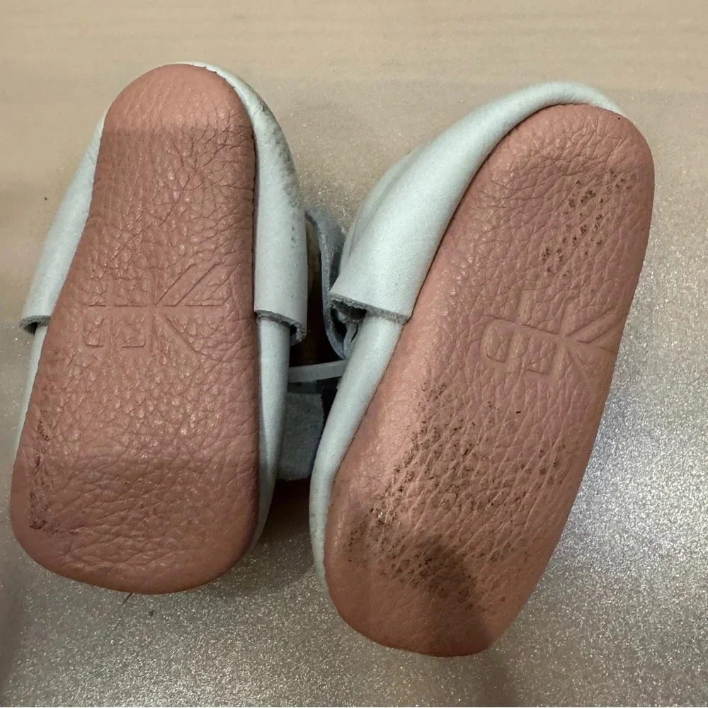 Freshly Picked Moccasins White And Pink SZ 2 Soft Sole Moccs Minimal Shoes